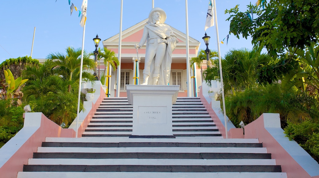 Casa de Gobierno mostrando un edificio administrativo y una estatua o escultura