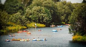 Vantaa som viser rafting, en sø eller et vandhul og kajaksejlads eller kanosejlads