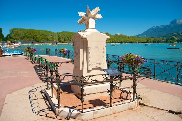 See von Annecy das einen Statue oder Skulptur, allgemeine Küstenansicht und tropische Szenerien