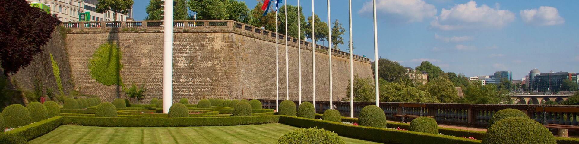 Monument of Remembrance which includes a garden and a monument