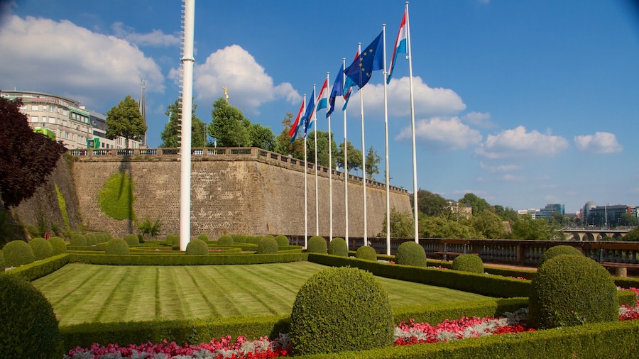 Gelle Fra mit einem Garten und Monument