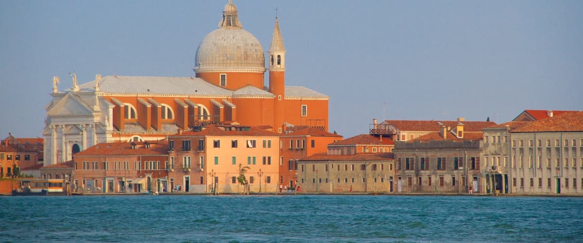 La Giudecca featuring a lake or waterhole