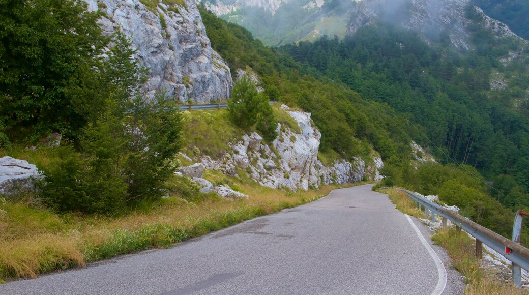 Massa Carrara que inclui montanhas