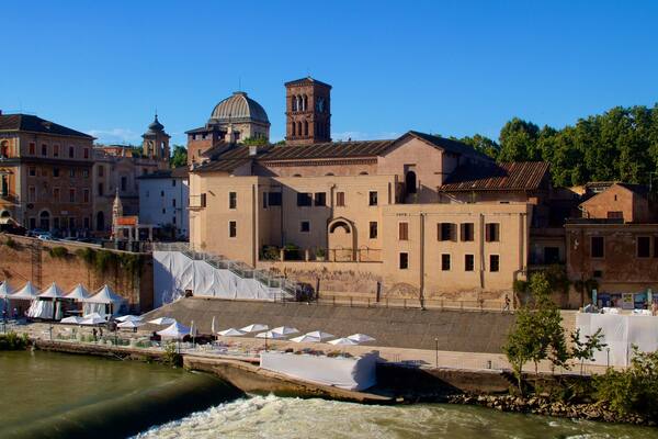 Tiberinsel welches beinhaltet historische Architektur