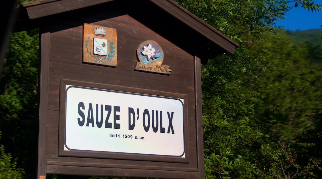 Sauze d\'Oulx which includes signage