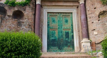 Basilica di Santa Francesca Romana caratteristiche di architettura d\'epoca