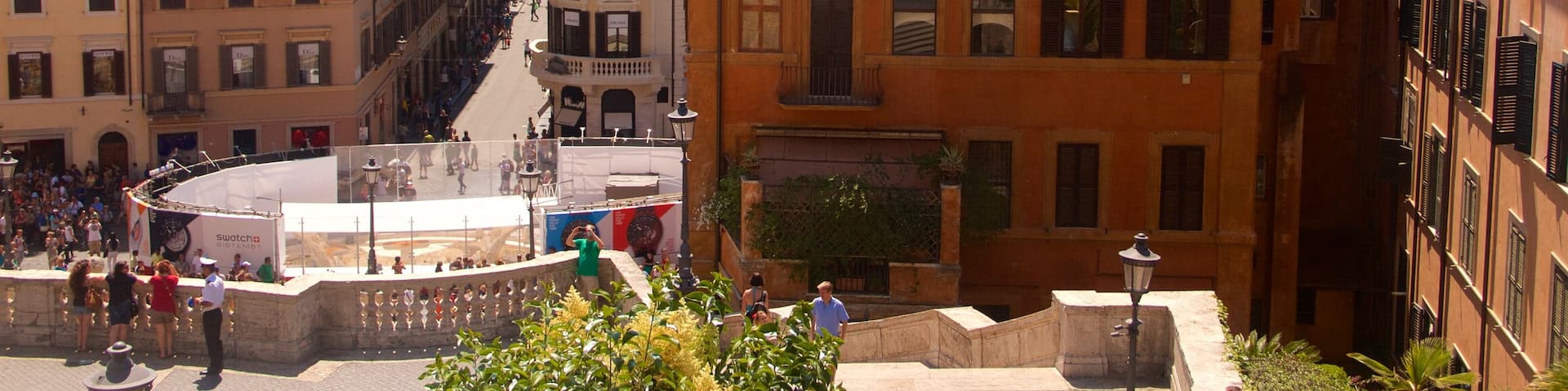 Piazza di Spagna showing a city and heritage architecture