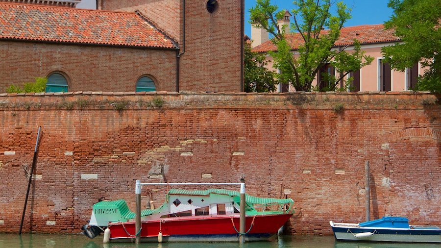 Venetian Ghetto showing boating