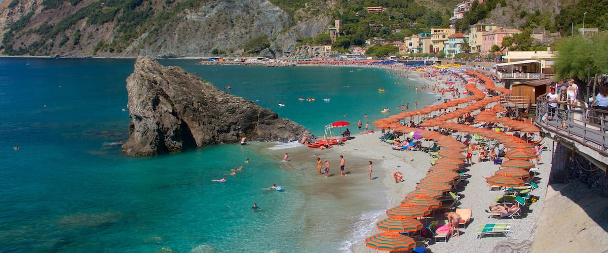 Plage de Monterosso mettant en vedette plage de sable, vues littorales et baignade