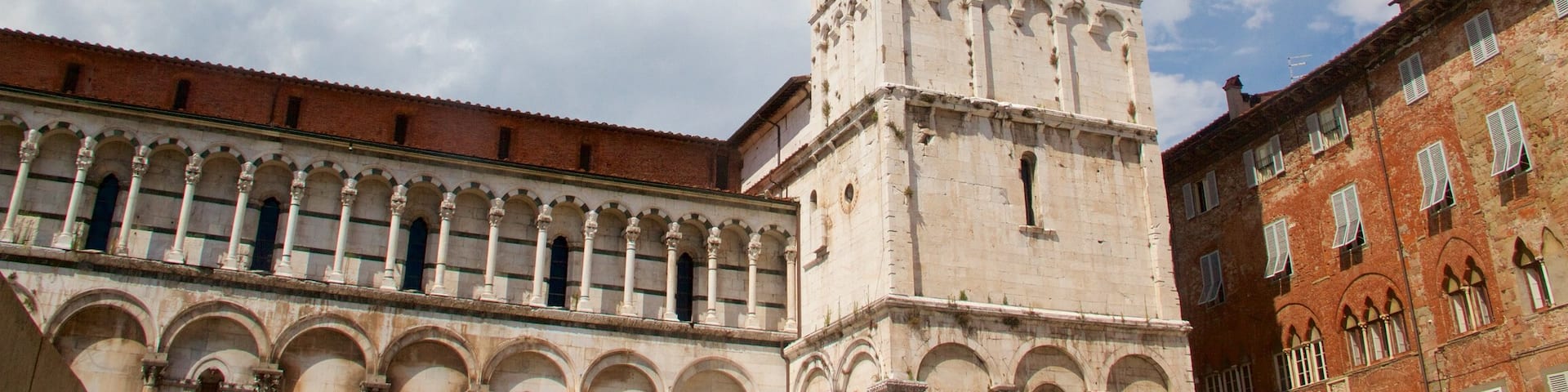 Iglesia de San Miguel en Foro ofreciendo patrimonio de arquitectura