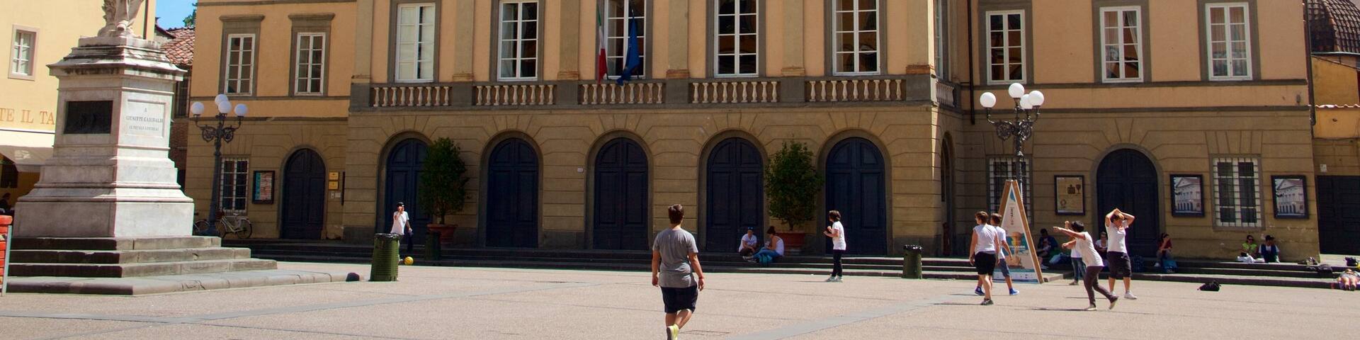 Teatro del Giglio showing a statue or sculpture, heritage architecture and a square or plaza