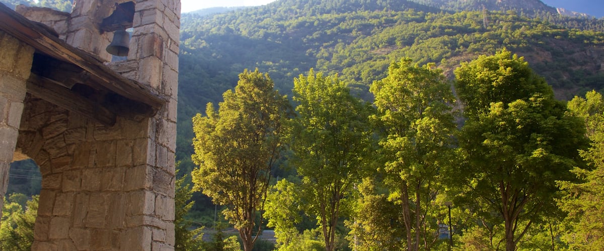 Italy which includes mountains, tranquil scenes and heritage architecture