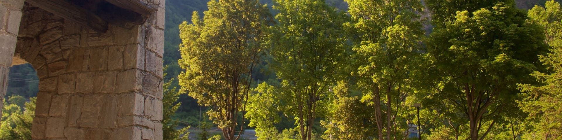Italy showing heritage architecture, mountains and tranquil scenes