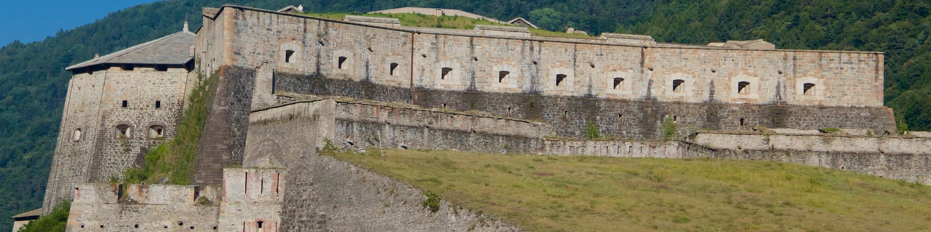 Italy featuring heritage elements, heritage architecture and chateau or palace