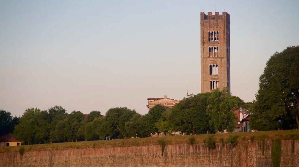 Lucca caracterizando arquitetura de patrimônio