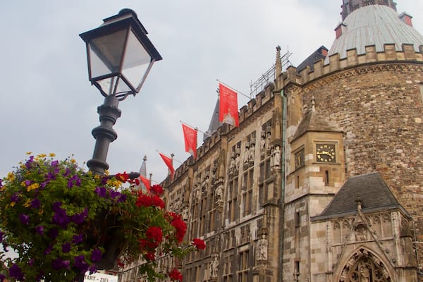 Ayuntamiento de Aachen que incluye patrimonio de arquitectura