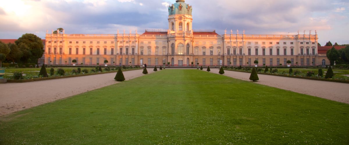 ChĂąteau de Charlottenburg qui includes coucher de soleil, patrimoine historique et patrimoine architectural