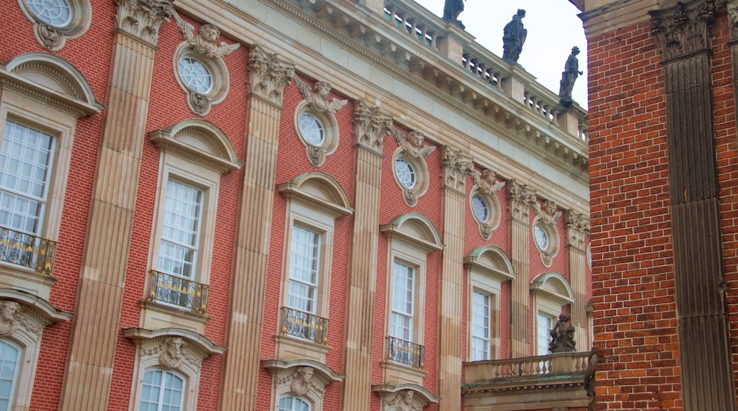 Neues Palais welches beinhaltet Geschichtliches und historische Architektur