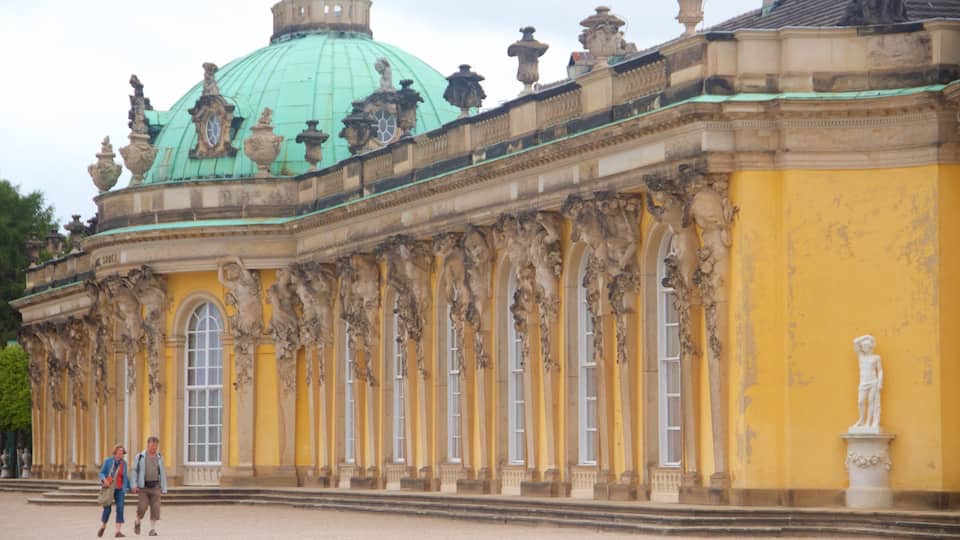 Cung điện Sanssouci cho thấy lâu đài hoặc cung điện, kiến trúc di sản và di sản