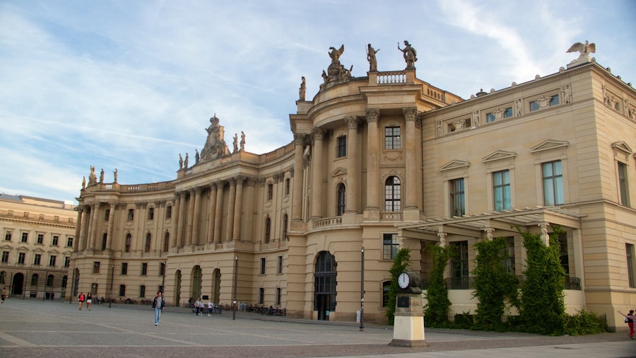 Bebelplatz montrant patrimoine historique et patrimoine architectural