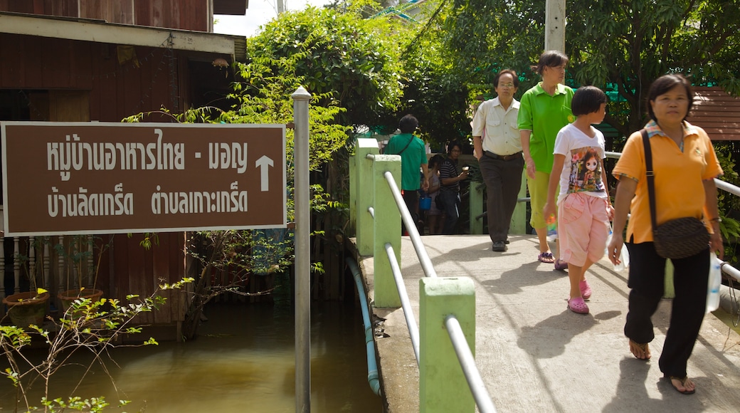 Koh Kret showing signage, a park and a pond