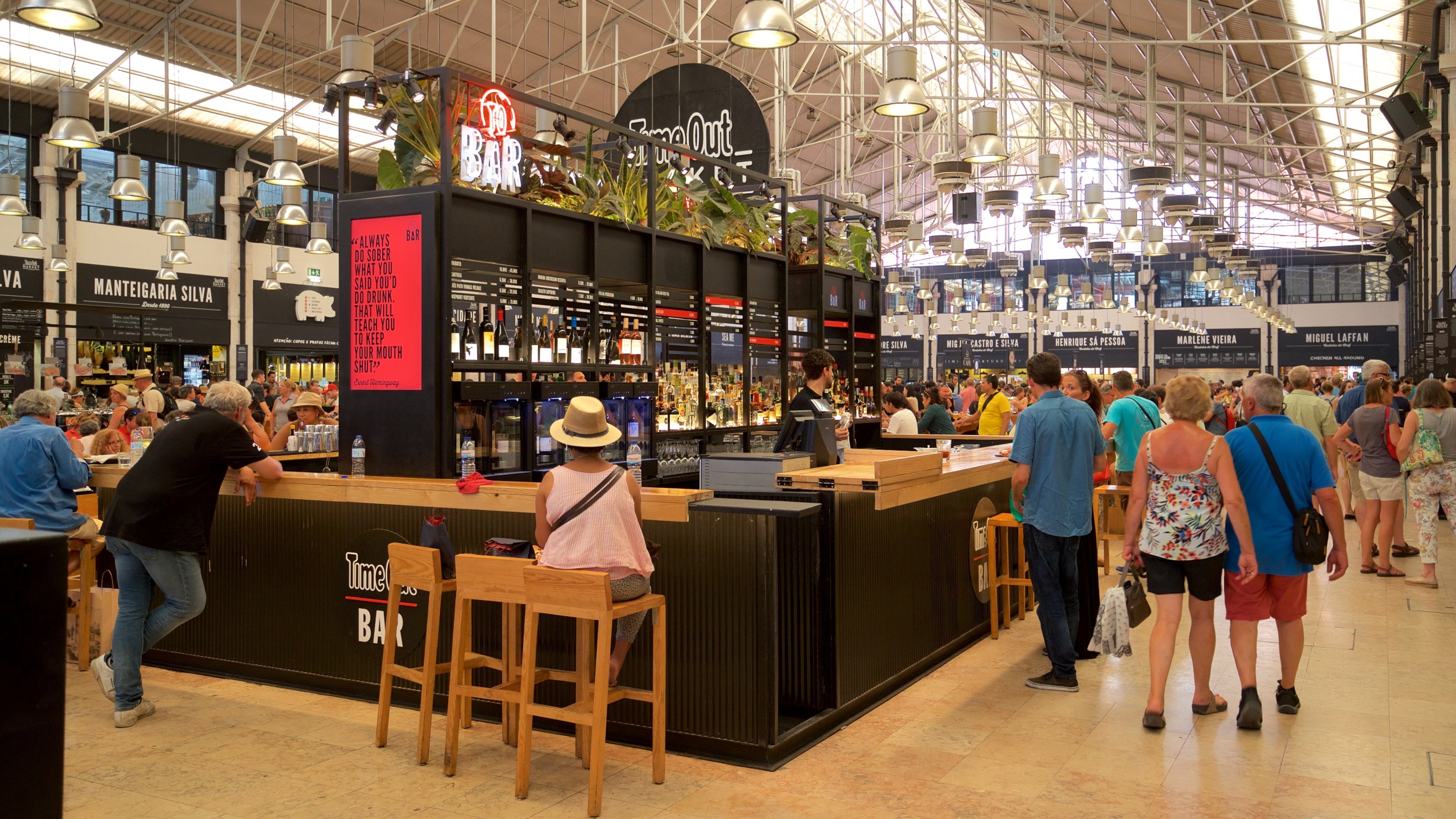 Lisbon District showing interior views and a bar as well as a large group of people