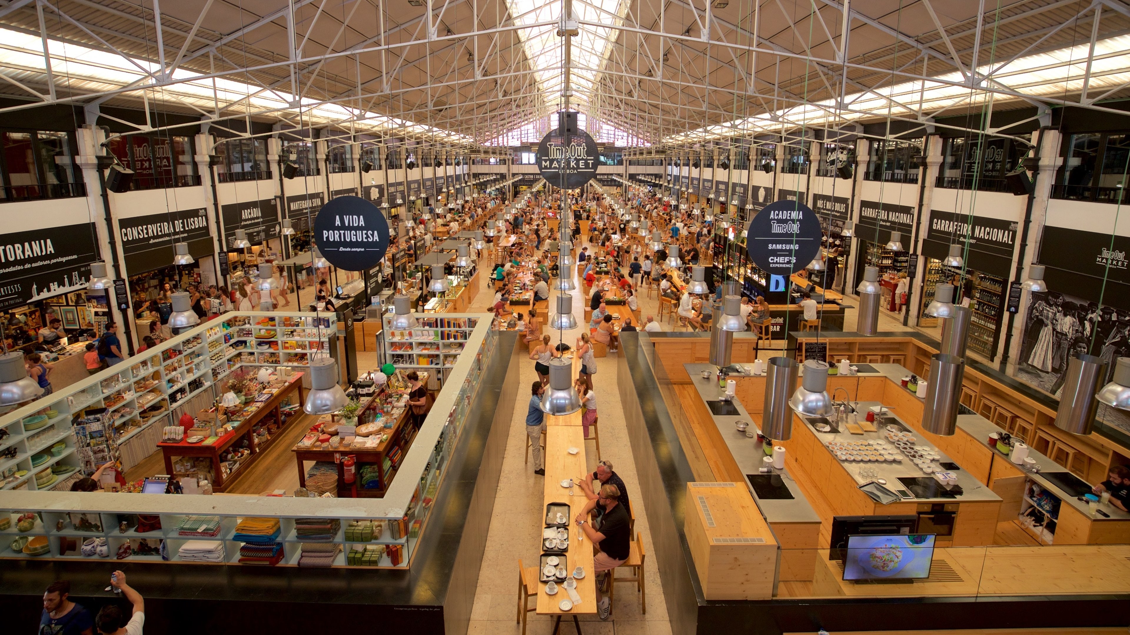 Lisbon District which includes interior views and markets as well as a large group of people