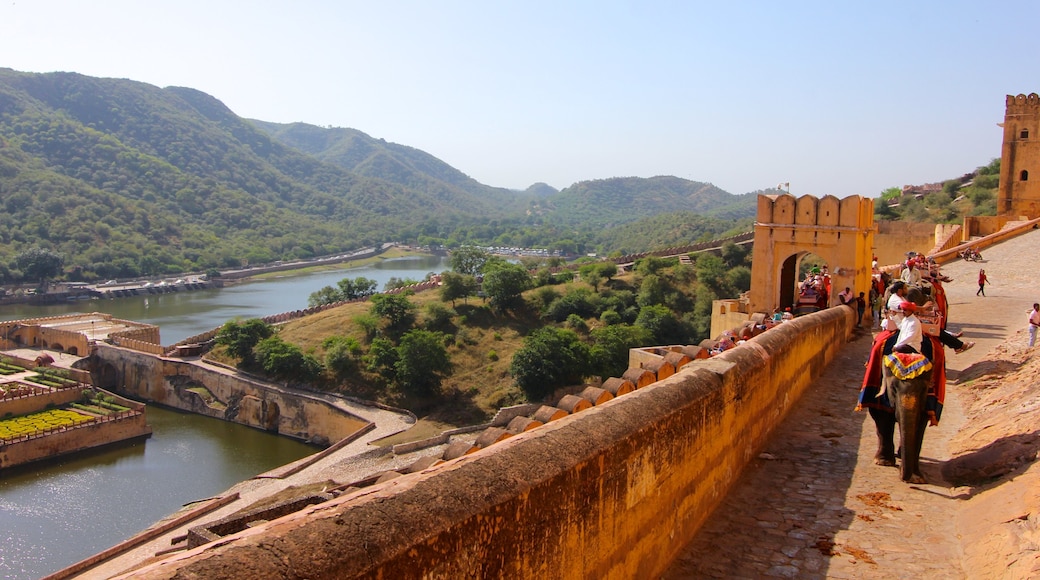 Amber Fort showing heritage architecture, landscape views and chateau or palace
