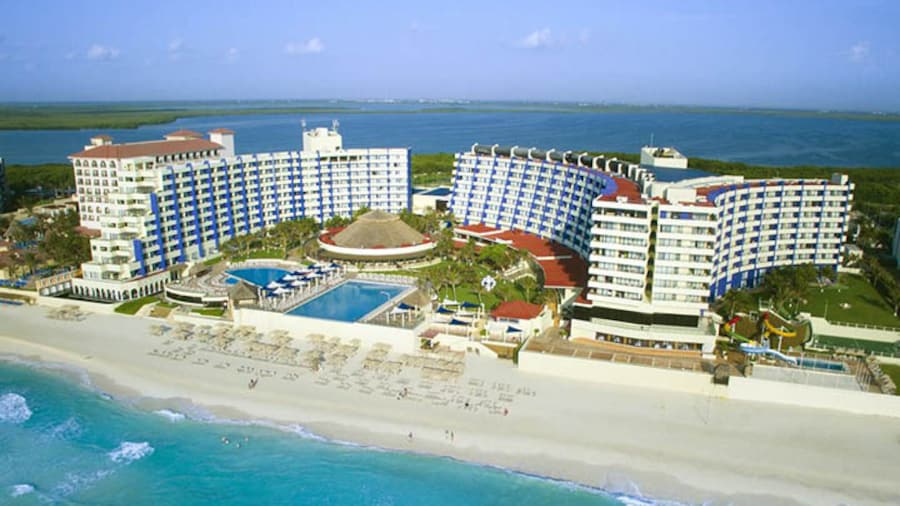 Crown Paradise Club Cancun