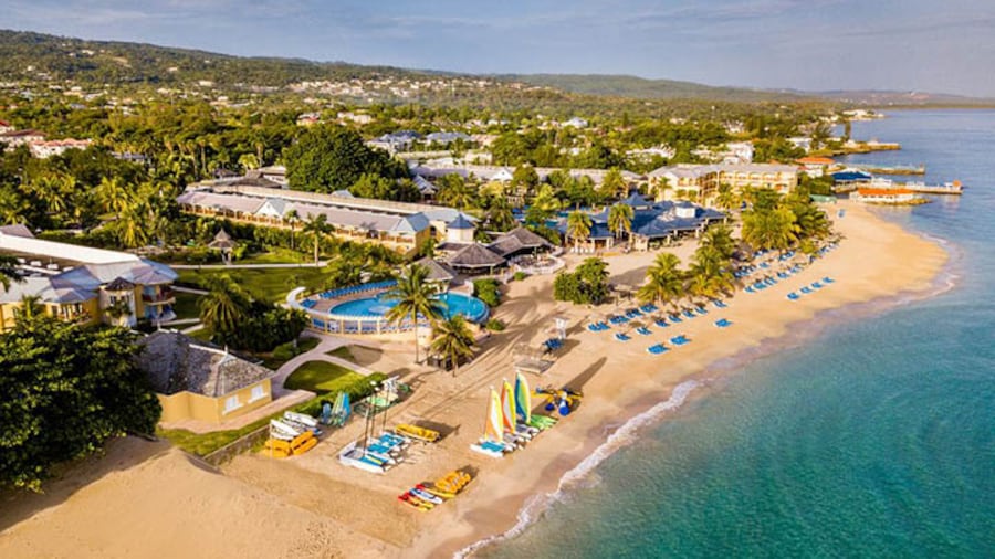 Jewel Runaway Bay Beach & Golf Resort