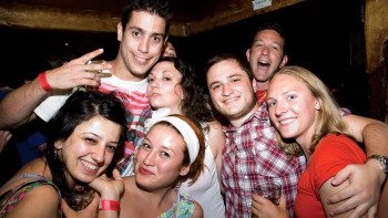 Kneipentour mit Drinks und VIP-Club-Eintritt Kneipentour mit Drinks und VIP-Club-Eintritt
