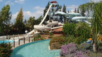 Fasouri Watermania Water Park – Eintritt mit Transfers Fasouri Watermania Water Park – Eintritt mit Transfers