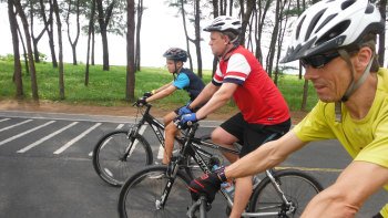 Ganztägige Radtour mit Schildkröten, Wasserfällen und Mittagessen am Strand Ganztägige Radtour mit Schildkröten, Wasserfällen und Mittagessen am Strand