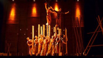 Eintritt in die „A O Show Saigon“ Eintritt in die „A O Show Saigon“