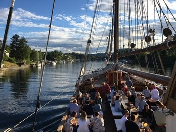 Tagesausflug zu den besten Zielen der Stadt und eine Fjord-Bootsfahrt Tagesausflug zu den besten Zielen der Stadt und eine Fjord-Bootsfahrt
