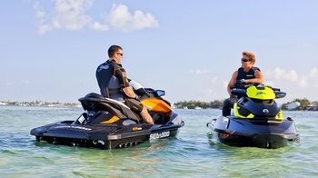 Jet-Ski-Parcours an der Bucht von San Antonio Jet-Ski-Parcours an der Bucht von San Antonio