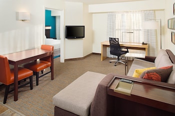 Seasonal outdoor pool, pool umbrellas, sun loungers