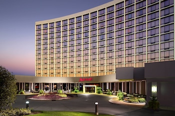 Peralatan tempat tidur premium, peti besi dalam bilik, meja