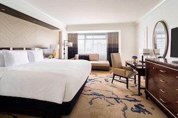 Breakfast, lunch, dinner served; American cuisine