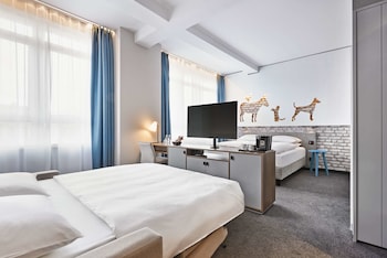 Superior Double Room, 1 King Bed | Hypo-allergenic bedding, in-room safe, desk, soundproofing