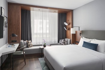 Club Room, 1 King Bed | 1 bedroom, premium bedding, minibar, in-room safe