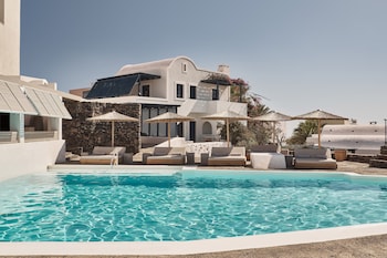 2 outdoor pools, pool umbrellas, pool loungers