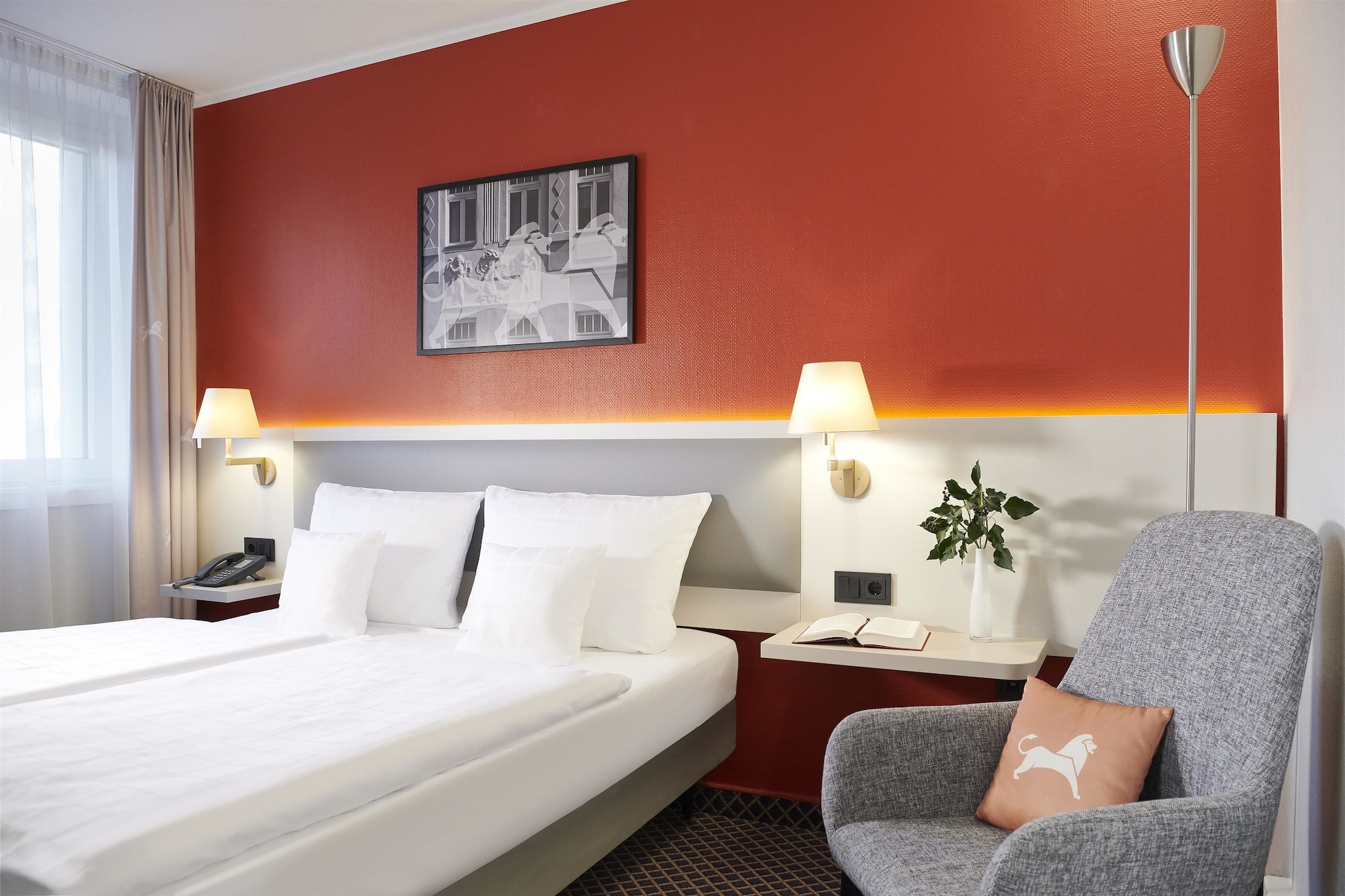 Hypo-allergenic bedding, in-room safe, desk, soundproofing