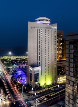 3 restaurants, breakfast, lunch, dinner served; international cuisine
