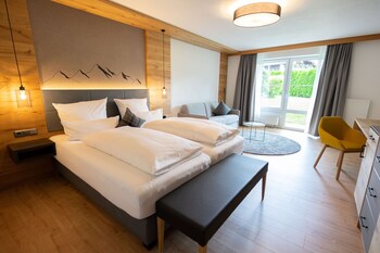 Indoor pool, sun loungers