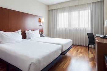 Daily buffet breakfast (EUR 15.4 per person)
