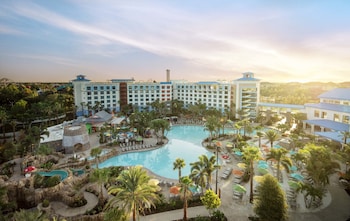 Outdoor pool, pool cabanas (surcharge), pool umbrellas