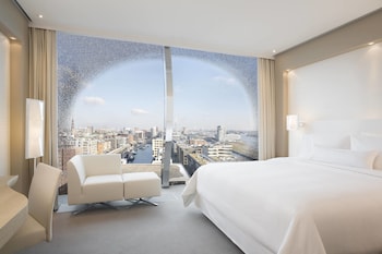 Suite, 1 King Bed, City View