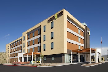 Refrigerador con freezer, microondas, lavavajillas, cafetera/tetera