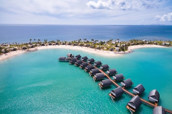 3 outdoor pools, open 7:00 AM to 7:00 PM, free pool cabanas